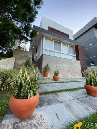 Casa com 3 dormitórios à venda, 214 m² por R$ 1.080.000 - Krahe - Viamão/RS