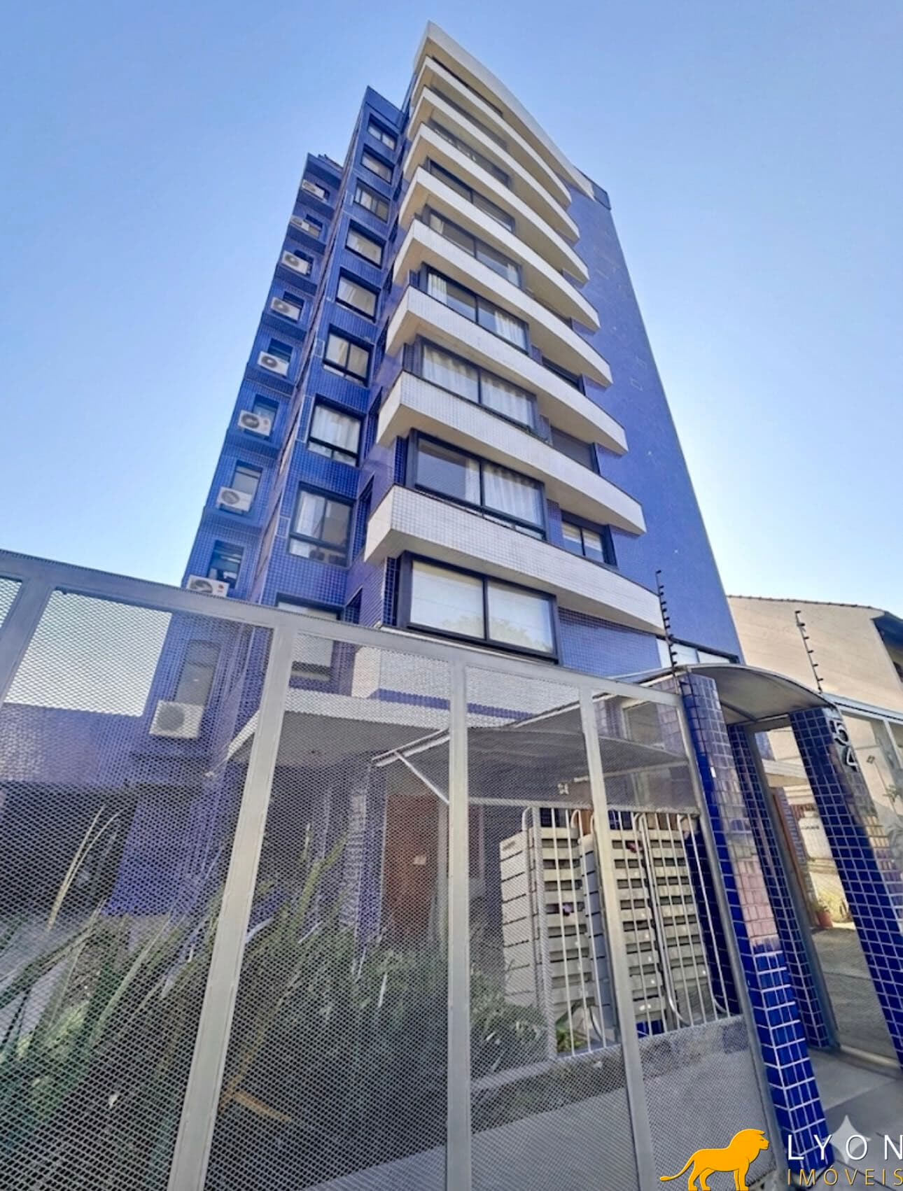 Apartamento com 1 dormitório para alugar com vaga no bairro Vila Ipiranga - Porto Alegre/RS