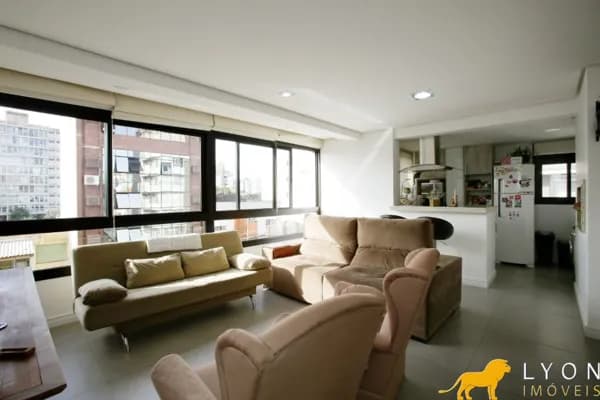 Apartamento de 2 dormitórios, sendo 2 suítes, com sacada na suíte do casal.