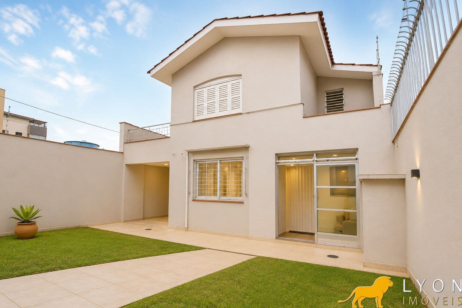 Casa de 3 dormitórios para venda no bairro Vila Ipiranga - Porto Alegre/RS