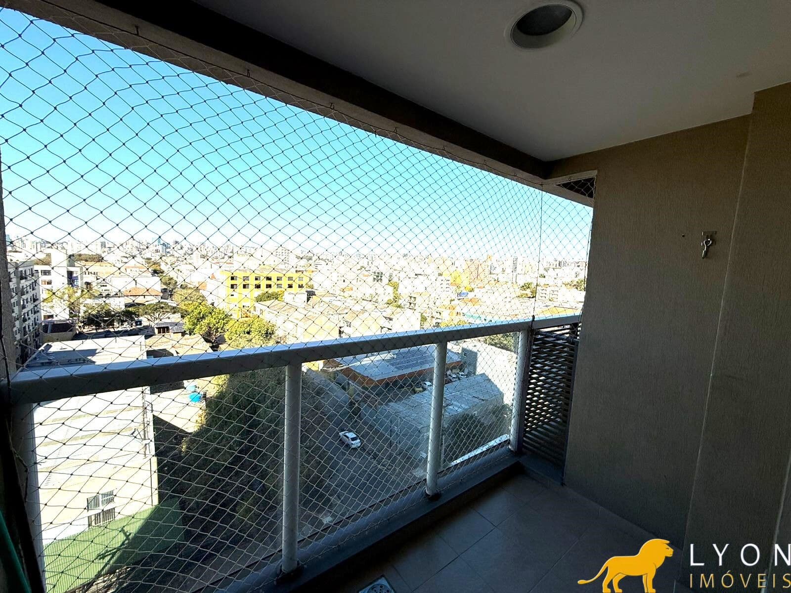 Apartamento Padrão com sacada e churrasqueira