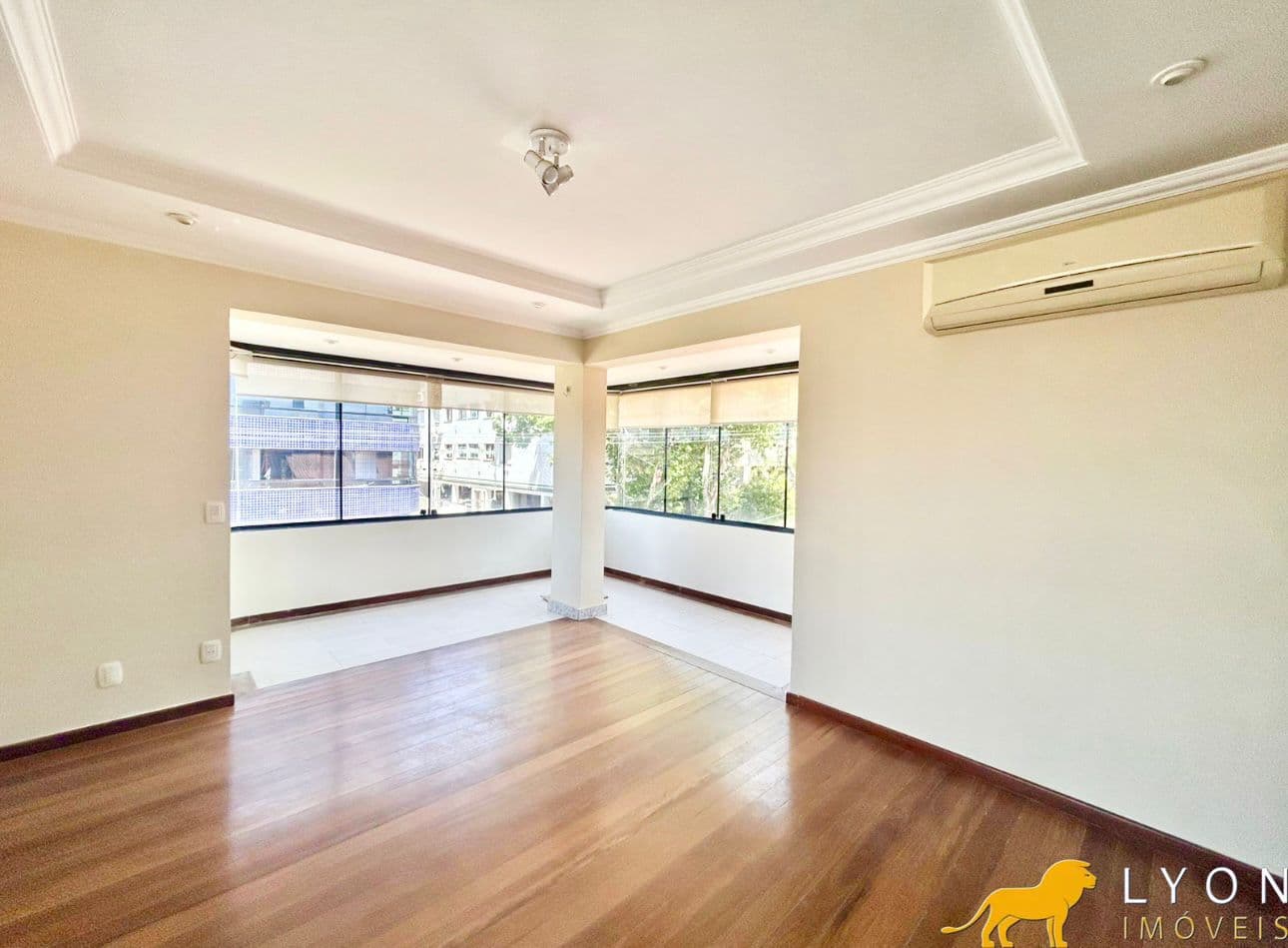 Encante-se com este excelente apartamento de 172m² privativos, com 4 dormitórios, sendo uma suíte com banheira de hidromassagem