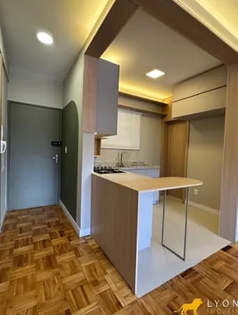Apartamento reformado de 2 dormitórios para venda no bairro Cidade Baixa