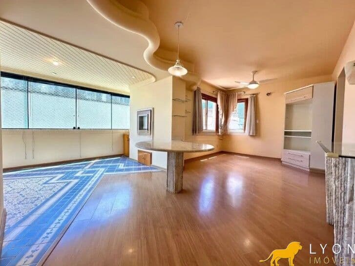Apartamento Padrão com 2 suítes e churrasqueira
