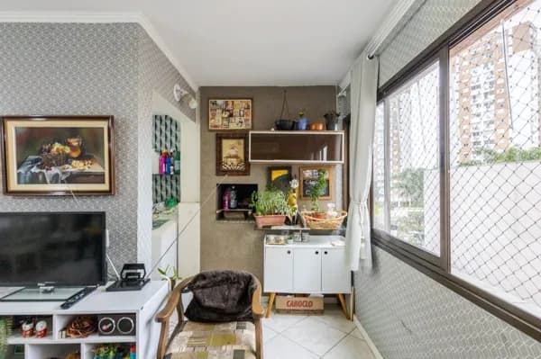 Apartamento com 3 dormitórios, 1 suíte, churrasqueira e 1 vaga coberta.