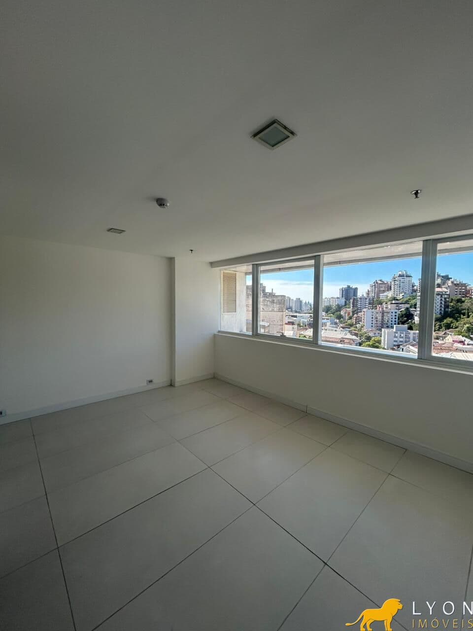 DOC | Sala Comercial à Venda com 38m² e Vaga em Porto Alegre RS