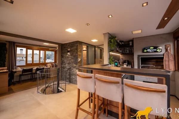 Lyon Imóveis vende cobertura Triplex com 102m² no bairro Mont Serrat.