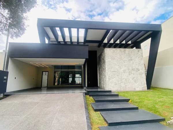 Casa Térrea com 4 Suítes em Frente à Mata no Condomínio do Lago