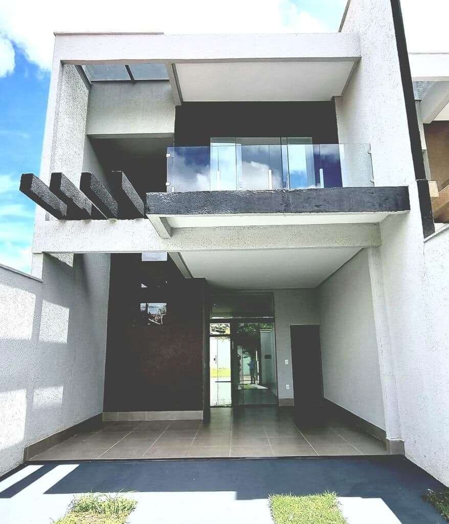 Casa no Jardim América 3 suítes, 169m², porcelanato, Goiânia