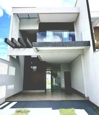 Casa no Jardim América 3 suítes, 169m², porcelanato, Goiânia