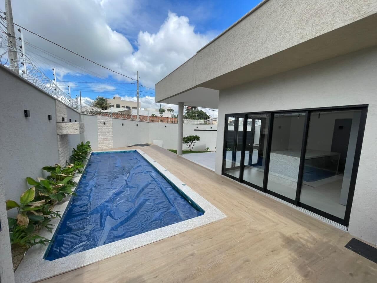 CASA ALTO PADRÃO, 3 SUÍTES PLENAS, AVENIDA PRINCIPAL, SETOR TRÊS MARIAS