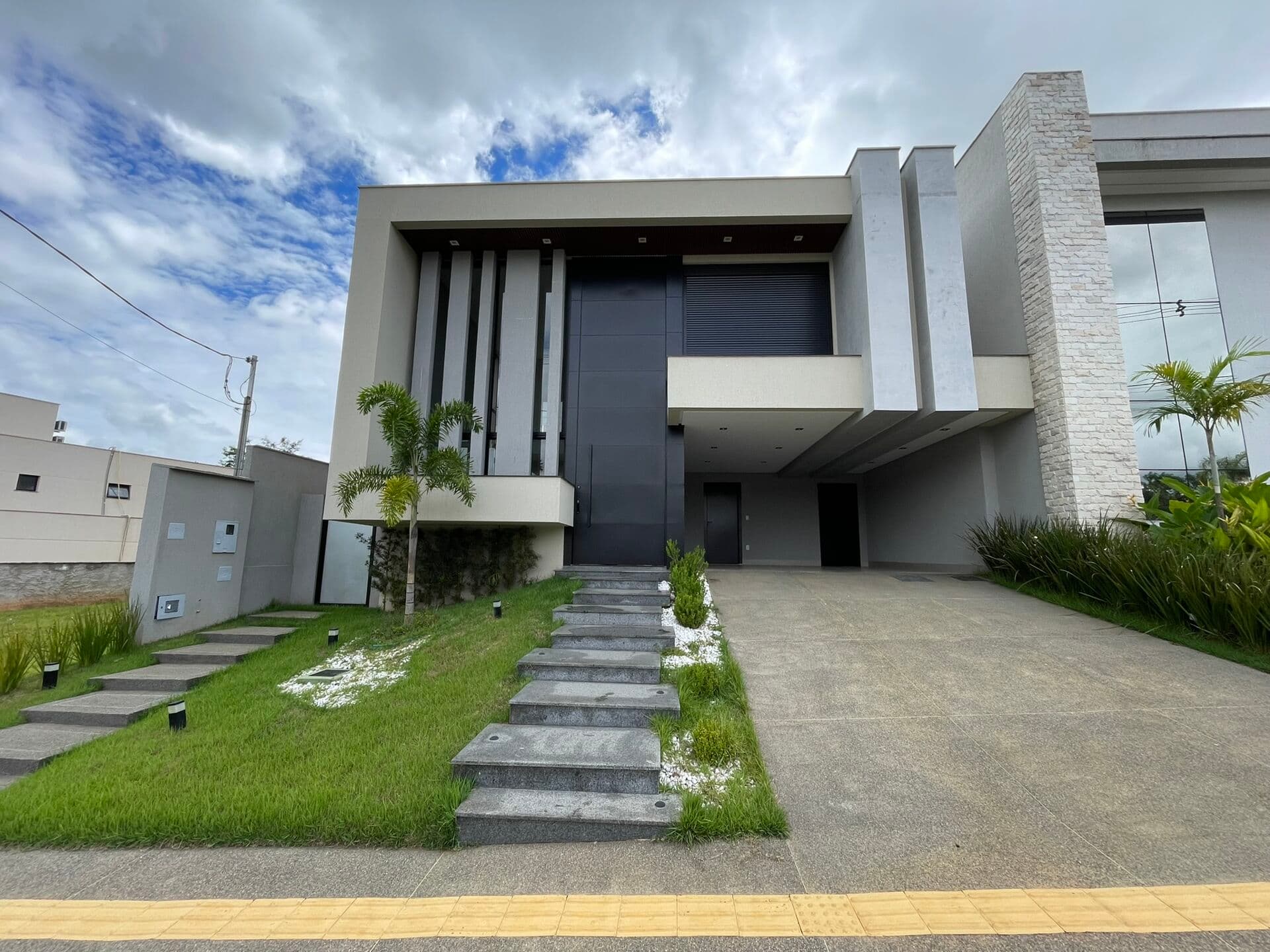 Sobrado 4 Suites a Venda no Jardins Capri