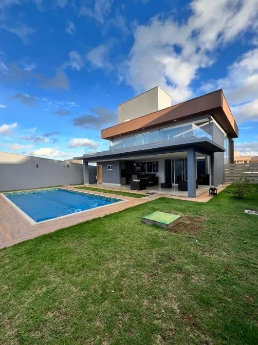 Sobrado Condomínio do Lago com 4 Suítes, 583m² semi mobiliado, Goiânia