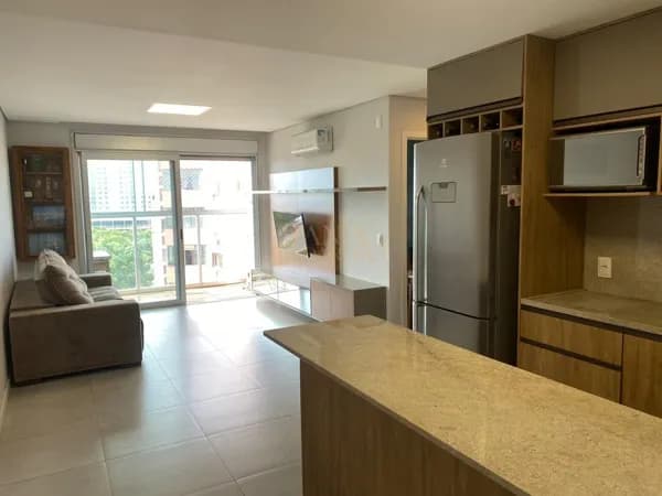 Apartamento 2 Dormitórios, Sacada Ampla com Churrasqueira, Vaga Dupla no Centro