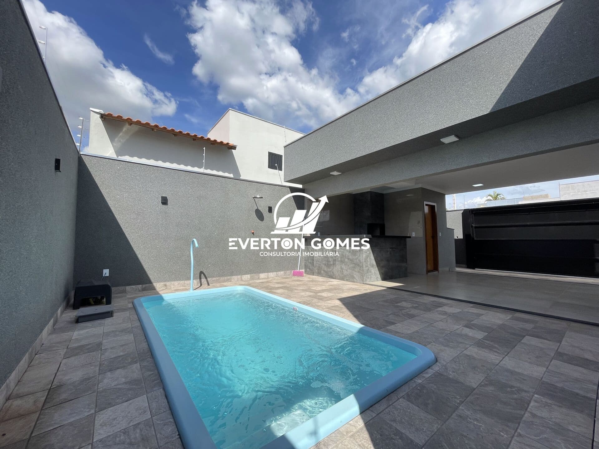 Casa funcional com piscina no Ipê 1 em Mirassol -SP