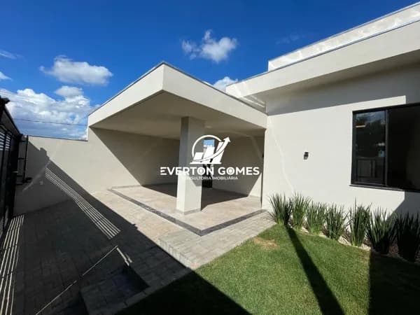 Casa com Piscina no Bairro Miravista