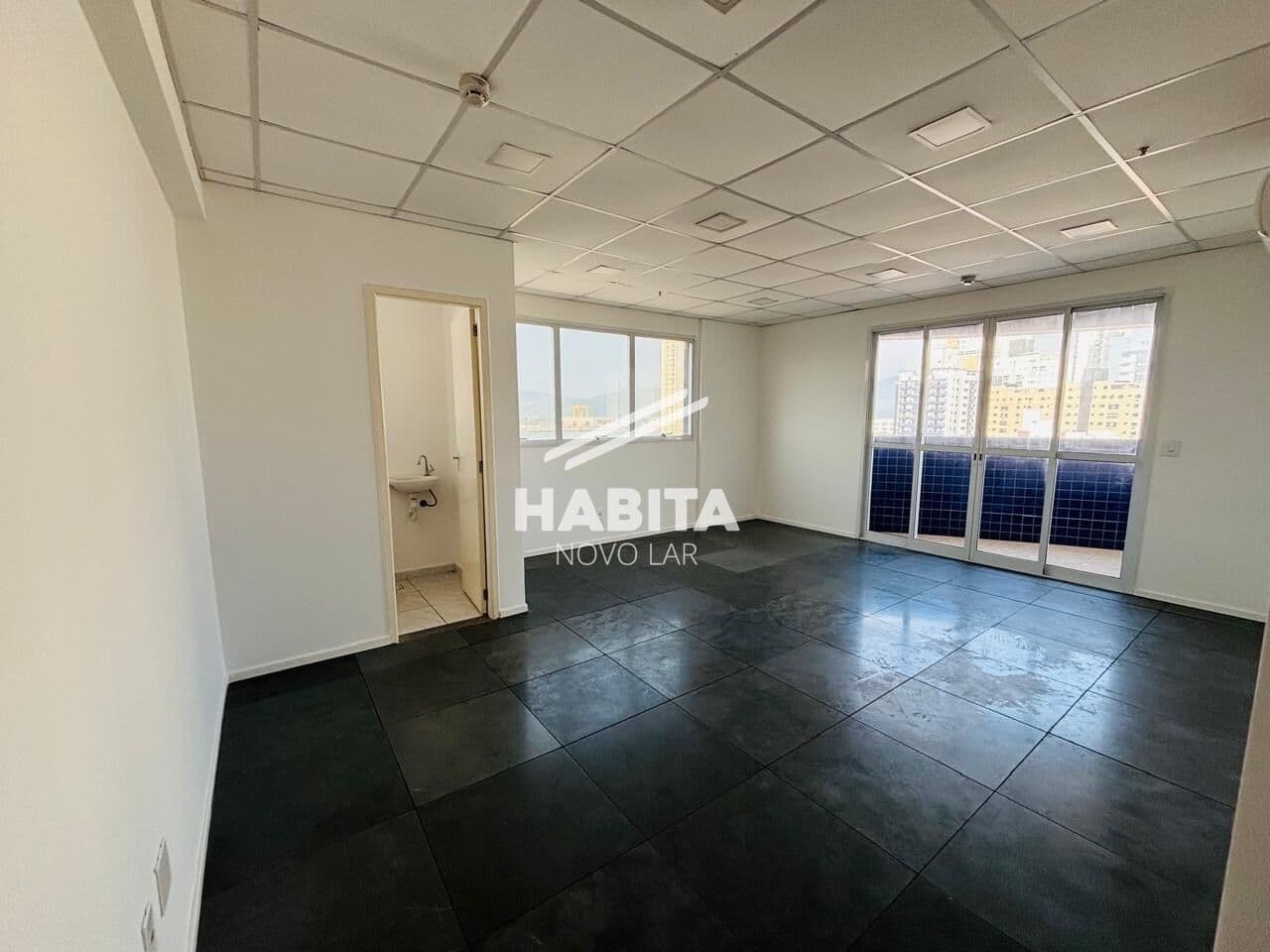 Sala Comercial - À venda - Ponta da Praia / Santos