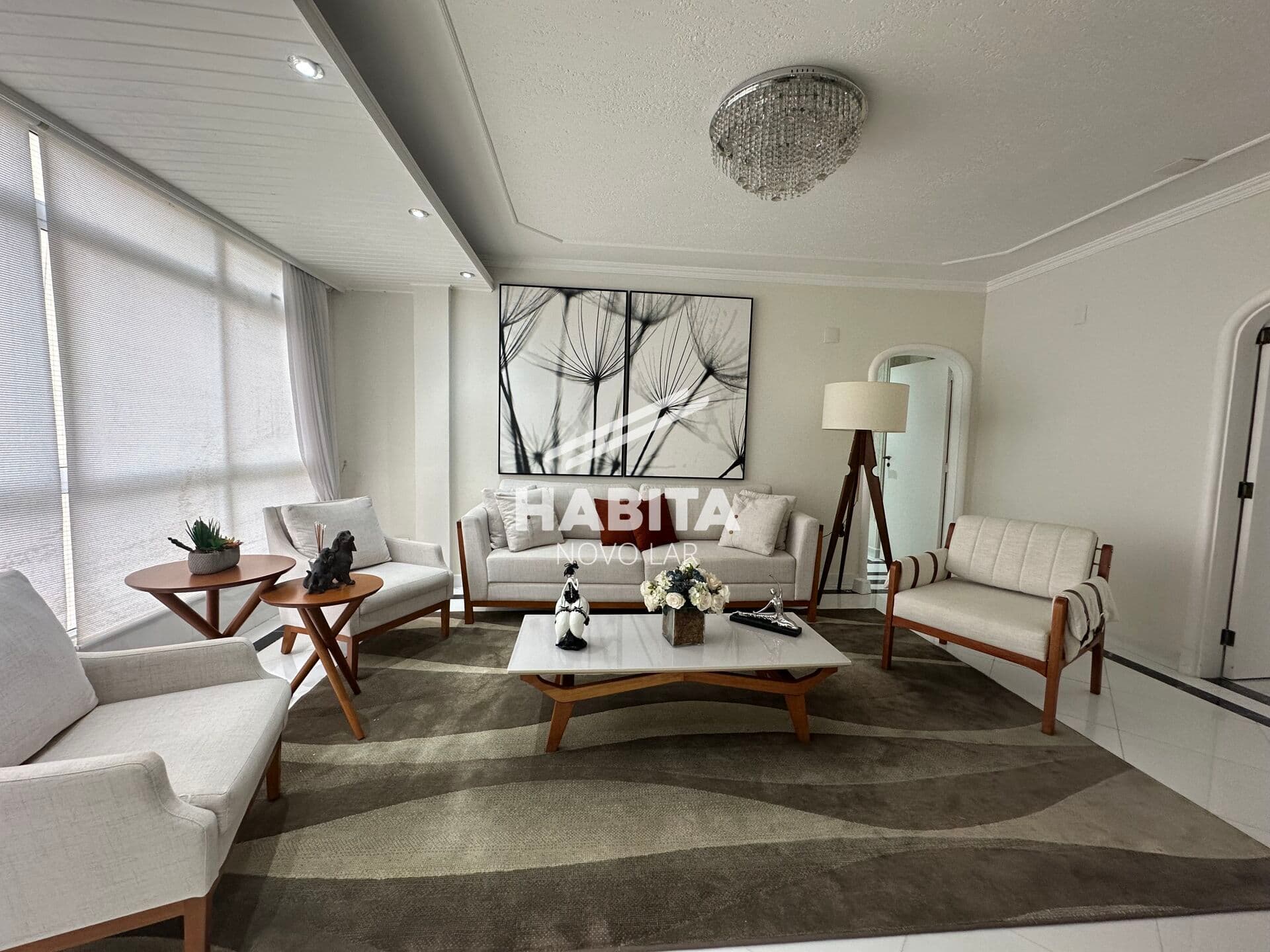 Apartamento | 3 suítes | 270 m² | 2 vagas | Quadra da praia à venda | Gonzaga em Santos