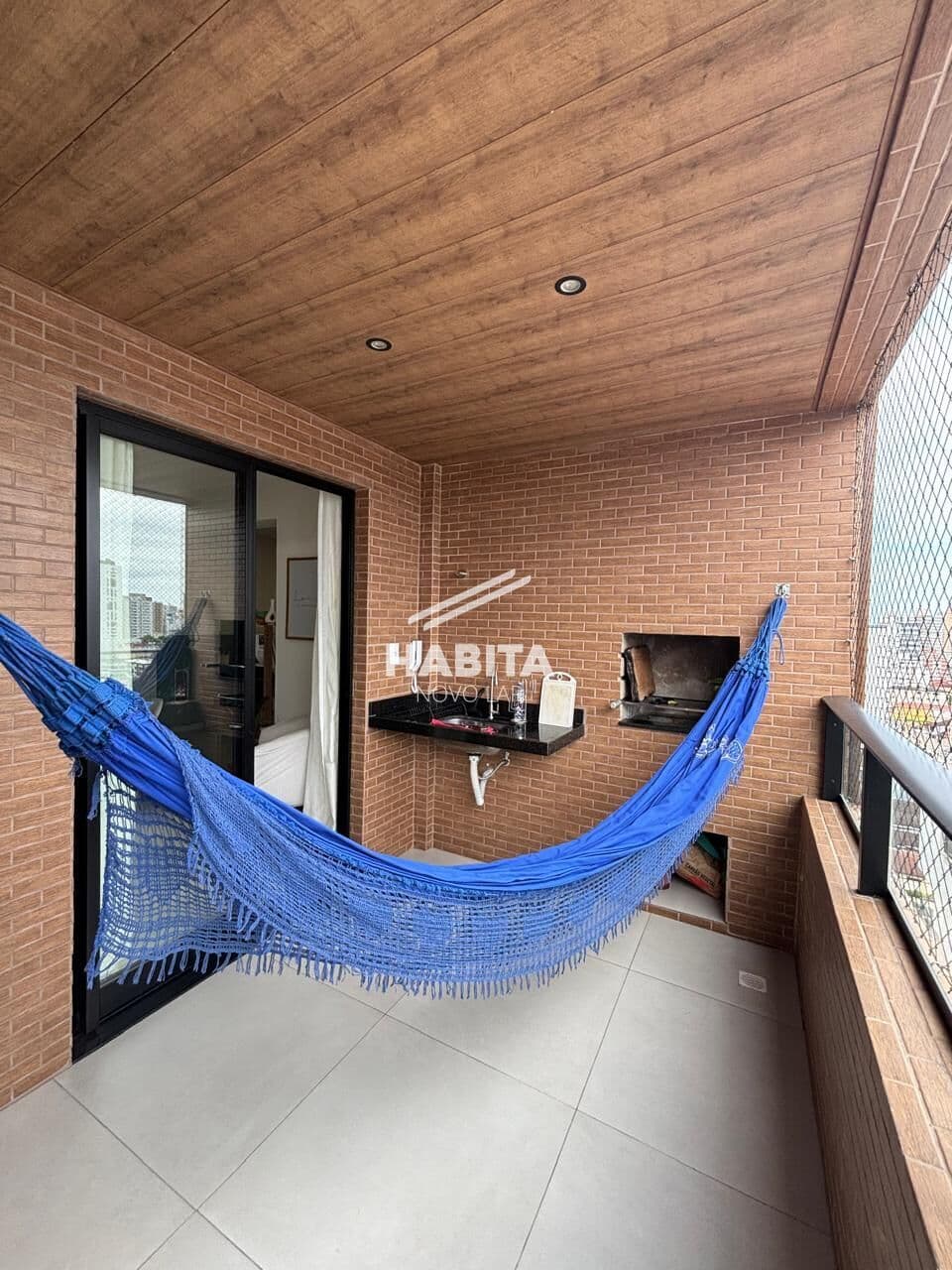 Apartamento Novo e Mobiliado com Varanda – 2 Quartos (1 Suíte) – 2 Vagas – Lazer Completo