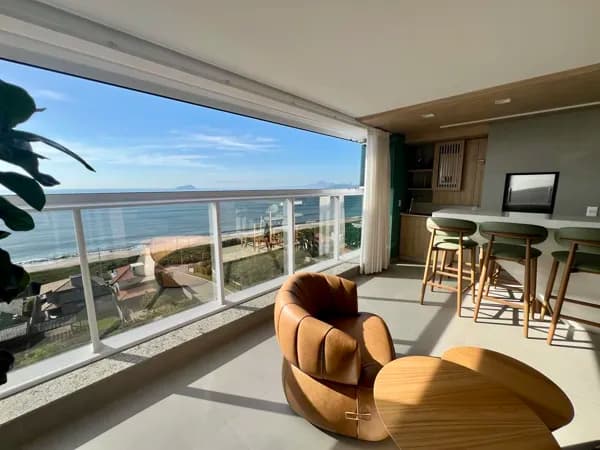 Apartamento de Alto Padrão com 3 Suítes — Finamente Mobiliado e Decorado em Balneário Piçarras