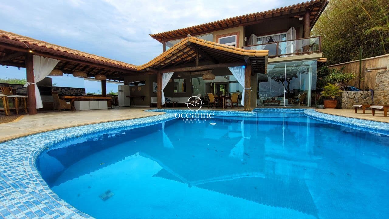 Casa Alto Padrão em Ferradura à Apenas 50m da Praia em Armação dos Búzios/RJ