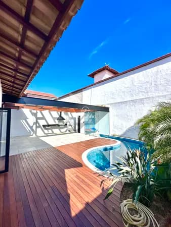 Casa alto padrão recém construída a poucos metros de Gériba