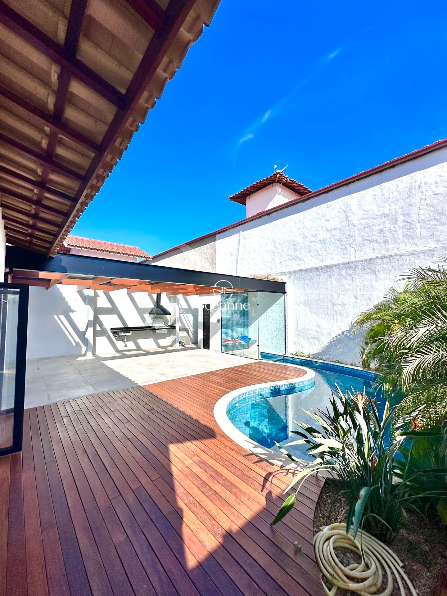 Casa alto padrão recém construída a poucos metros de Gériba