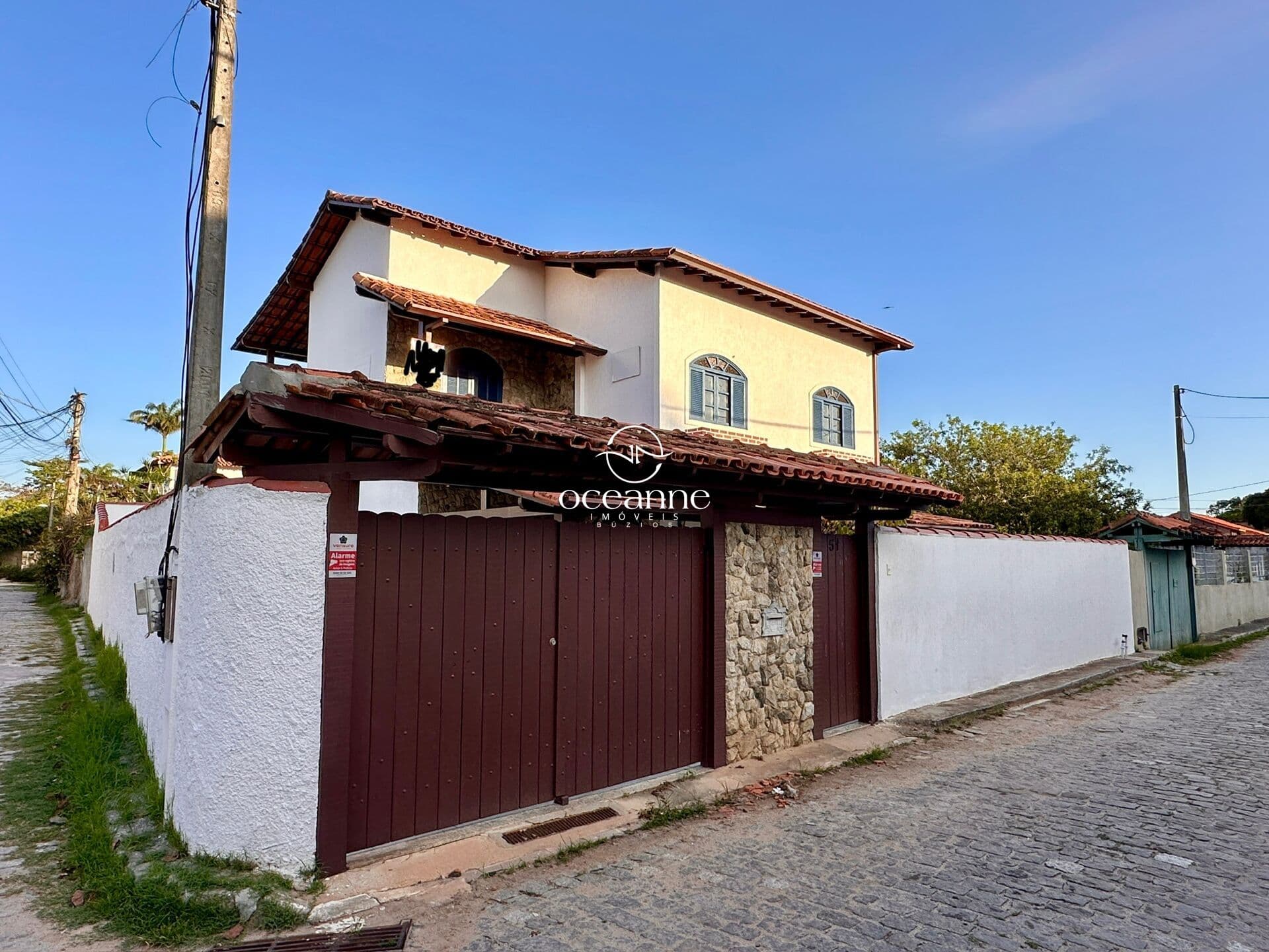 Casa Duplex em Manguinhos próxima aos comércios