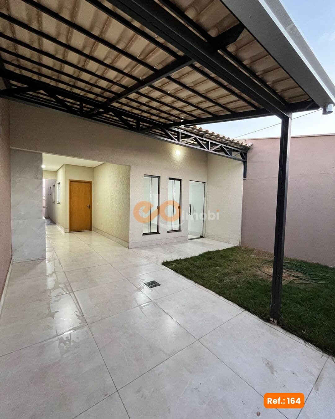 Casa de 2/4 sendo uma suíte