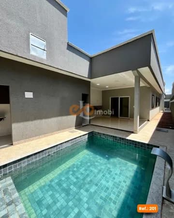 Casa de rua Alto Padrão próx. ao centro