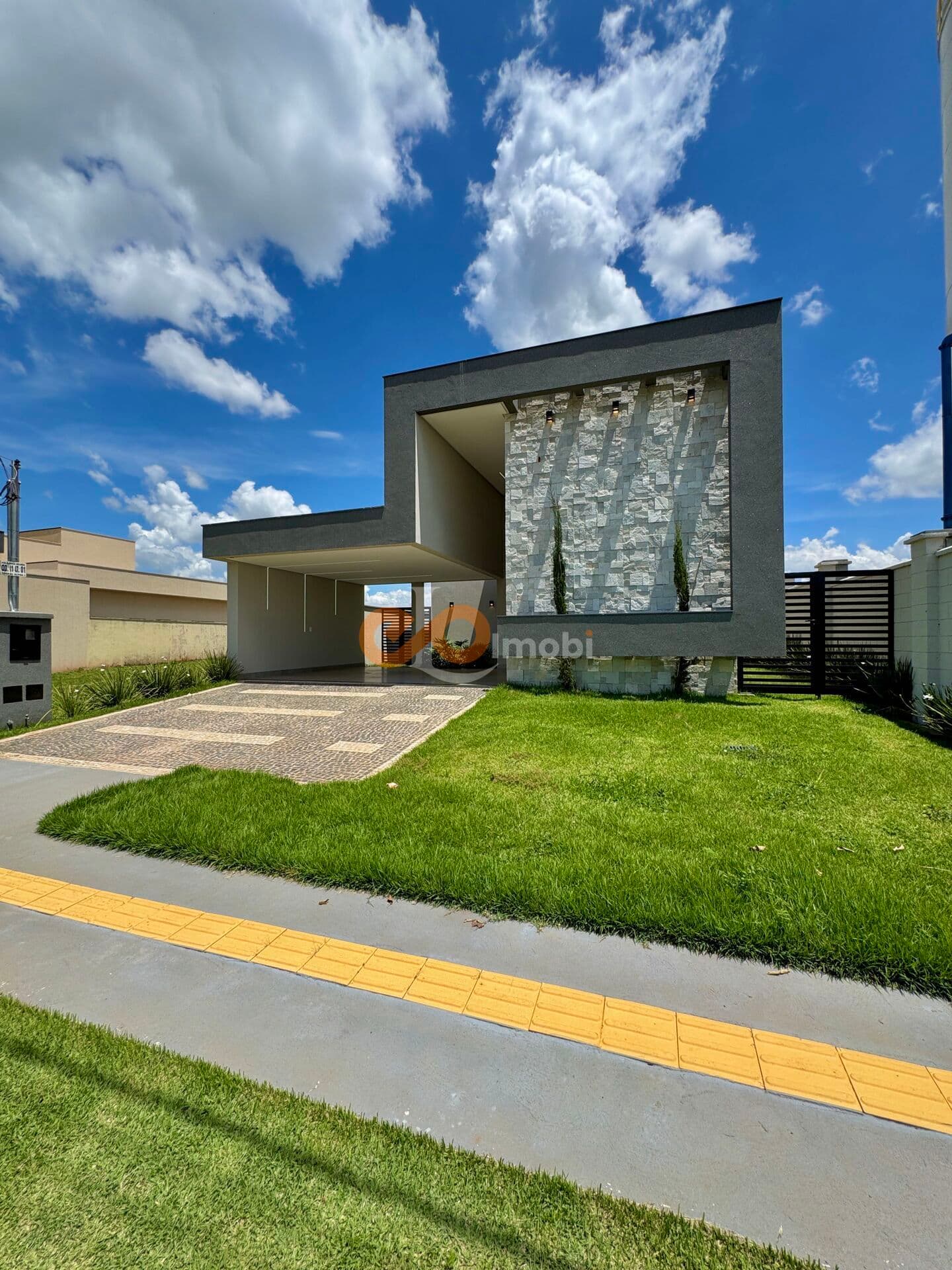 Casa Alto Padrão com 3 suítes