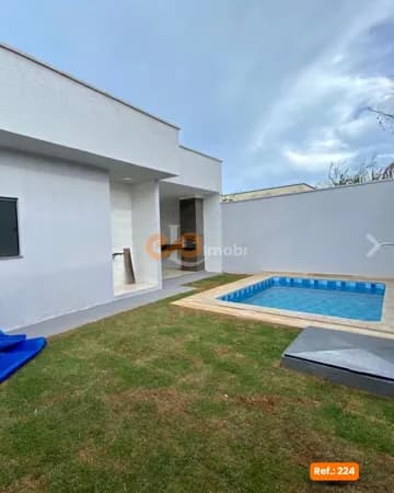 Casa sozinha no lote com piscina e 3 suítes