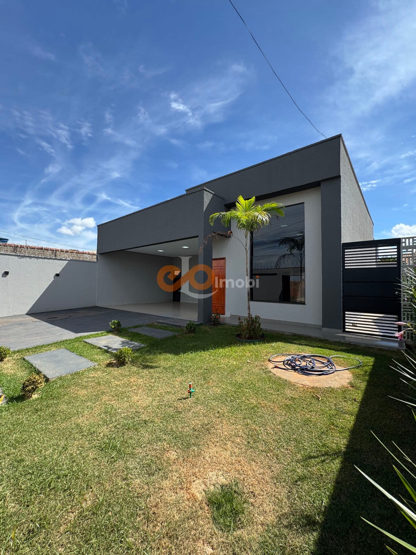 Casa Alto Padrão sozinha no lote com lazer completo