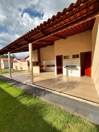 Casa de 2/4 em Condomínio
