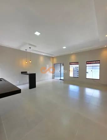 Casa de 2/4 e quintal