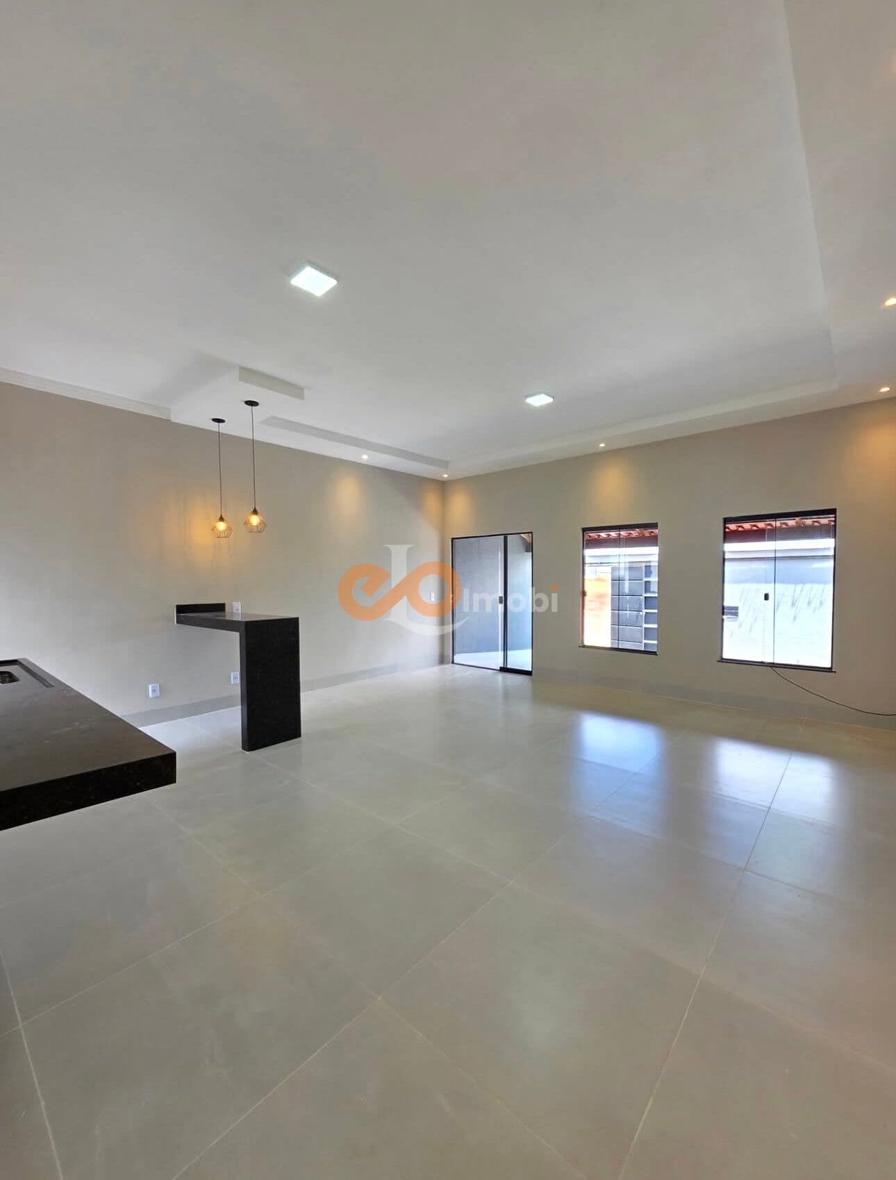 Casa de 2/4 e quintal