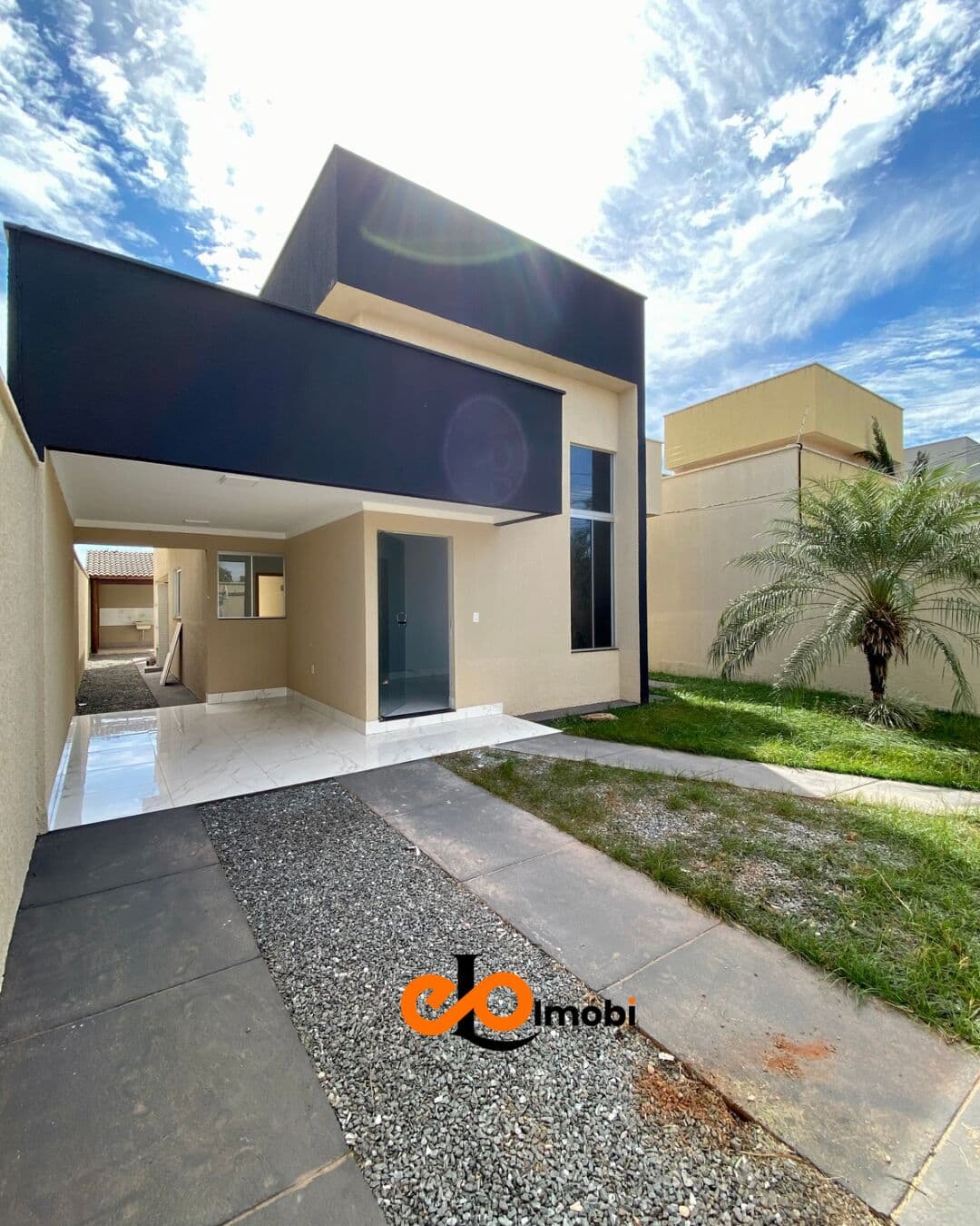 Casa 3/4 sozinha no lote