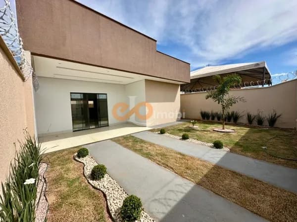 Casa 3/4 sozinha no lote