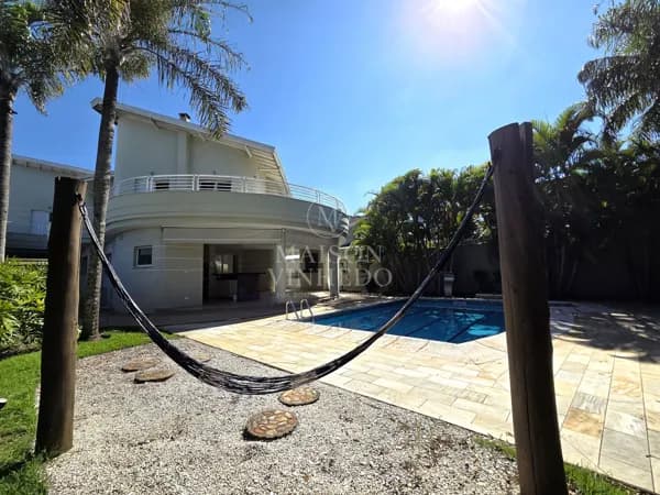 Casa com Piscina e Área Gourmet para Locação no Bosque – Vinhedo