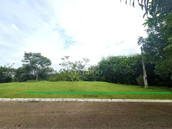 Terreno a venda em condomínio fechado