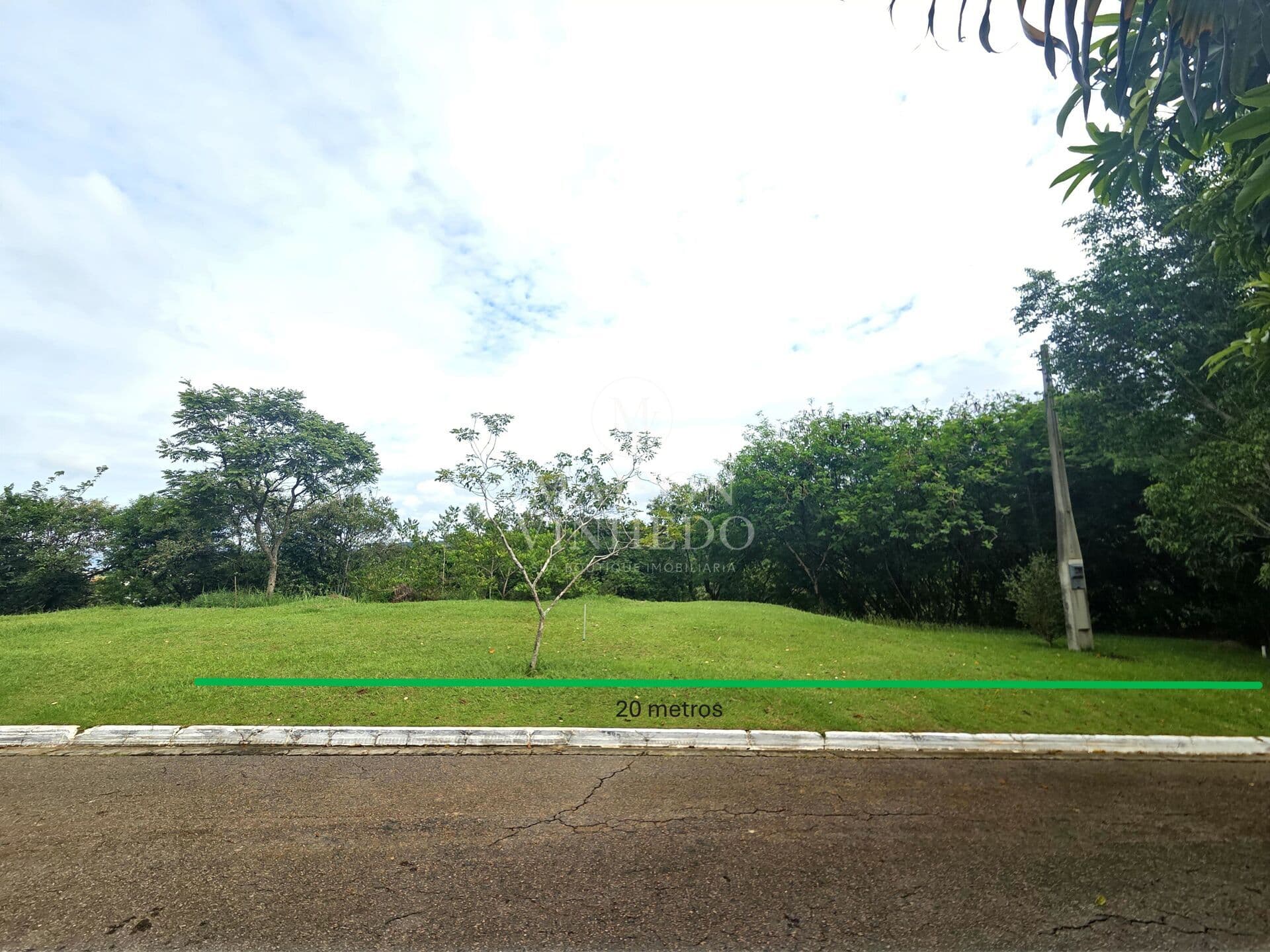 Terreno a venda em condomínio fechado