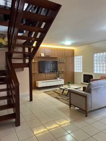 Casa para Locação com 3 Dormitórios, Piscina e 4 Vagas em Vinhedo