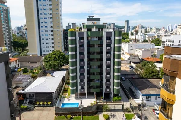 Apartamento de alto padrão com 179 m², 3 dormitórios (suíte com closet e hidromassagem), ambientes integrados e área de lazer completa no Centro de Criciúma