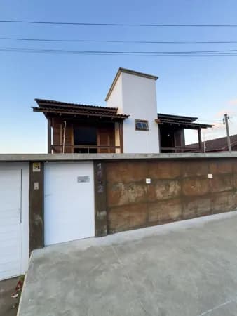 Casa com 04 dormitórios (01 suíte), garagem para 03 carros, Terreno 348 m² e área construída 242,24 m²