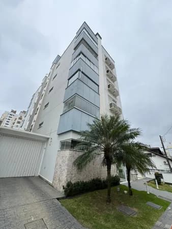 Apartamento com 02 quartos sendo 01 suíte