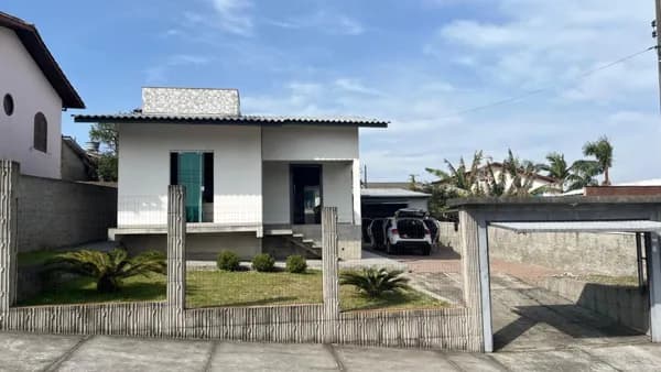 Casa de 2 dormitórios com edícula e churrasqueira