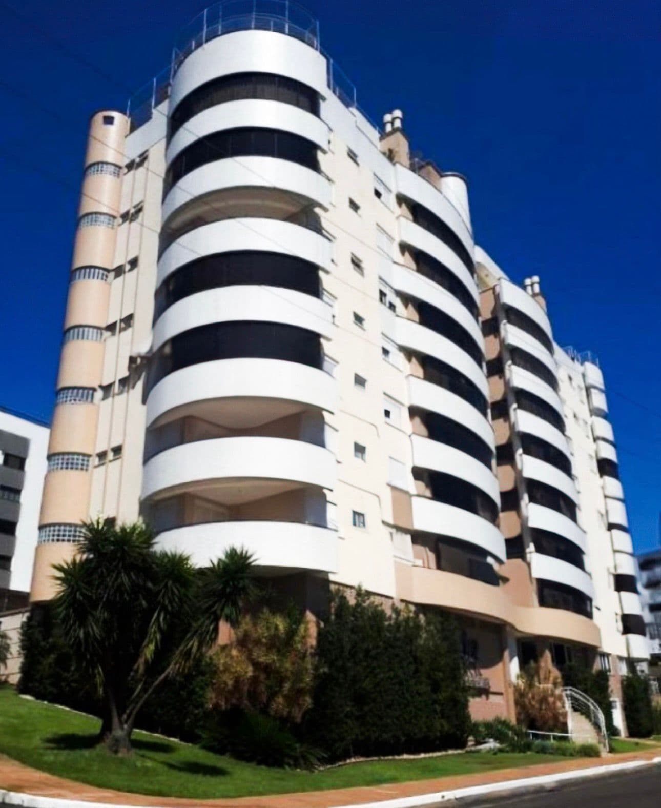 Cobertura de Alto Padrão bem no Centro da cidade com 03 suítes