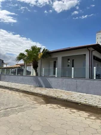 Casa de 190 m², 03 dormitórios (01 suíte)