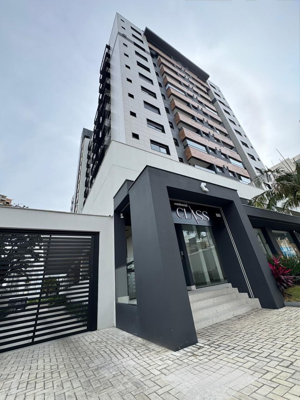 Apartamento no sexto andar com 03 quartos sendo 01 suíte