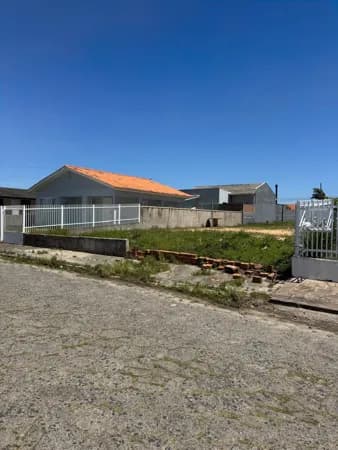 Terreno bem localizado com 300 m²